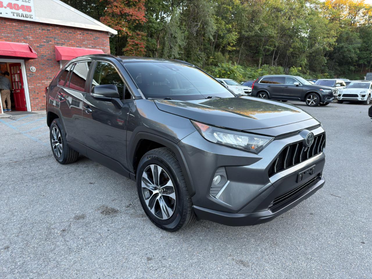 Toyota RAV4 LE FWD (Natl) 2020