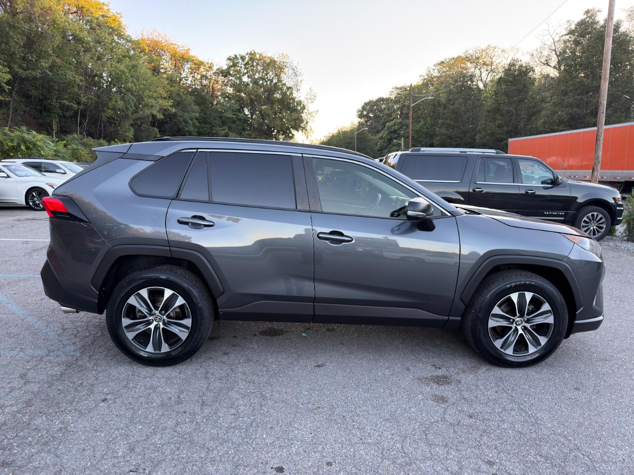 Toyota RAV4 LE FWD (Natl) 2020
