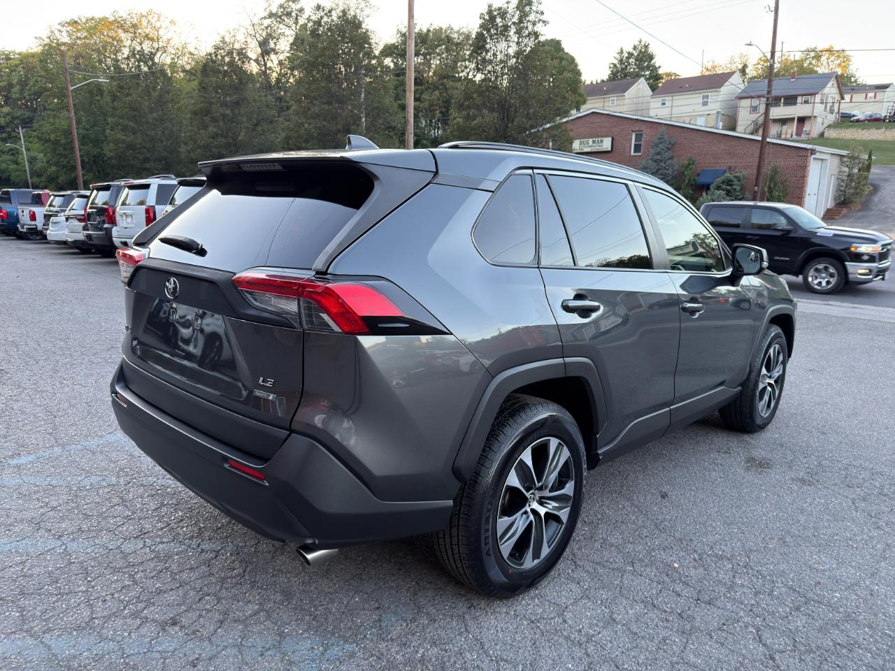 Toyota RAV4 LE FWD (Natl) 2020