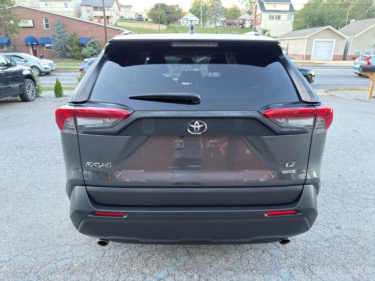 Toyota RAV4 LE FWD (Natl) 2020