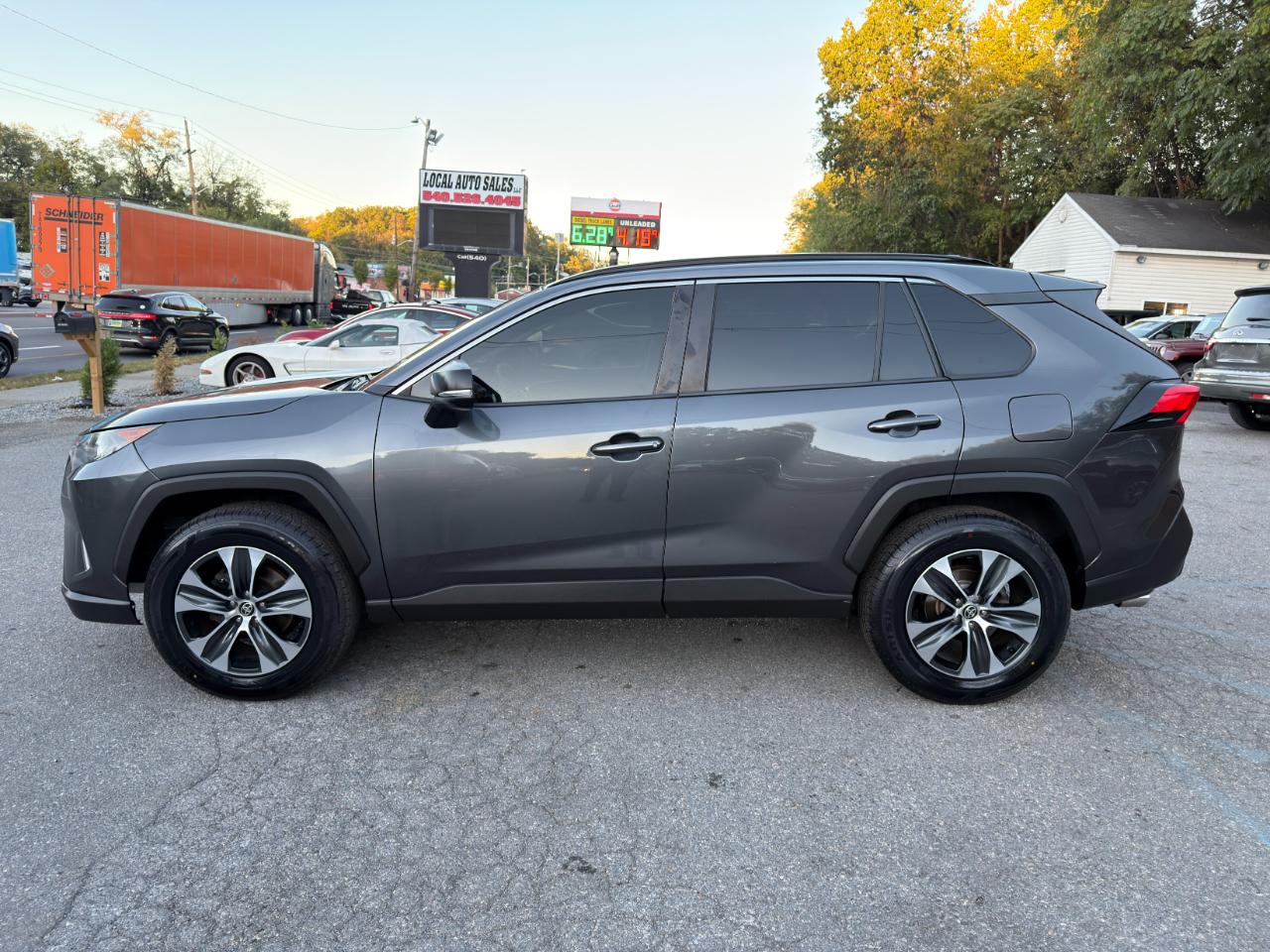Toyota RAV4 LE FWD (Natl) 2020