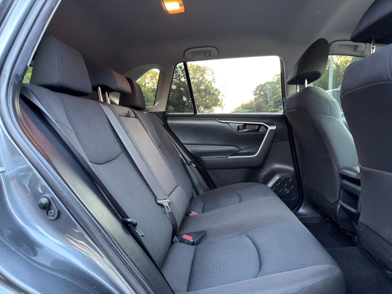 Toyota RAV4 LE FWD (Natl) 2020
