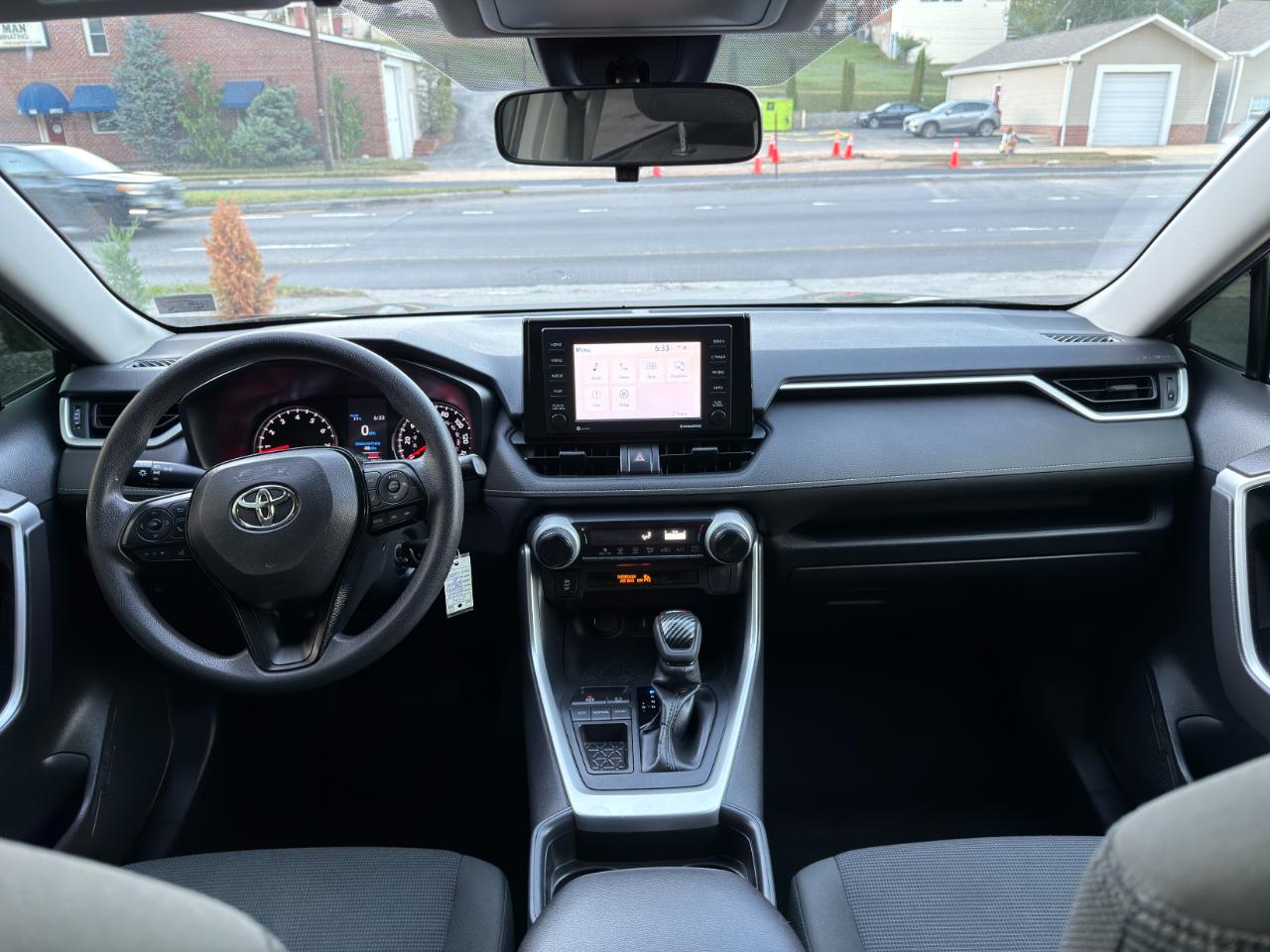 Toyota RAV4 LE FWD (Natl) 2020