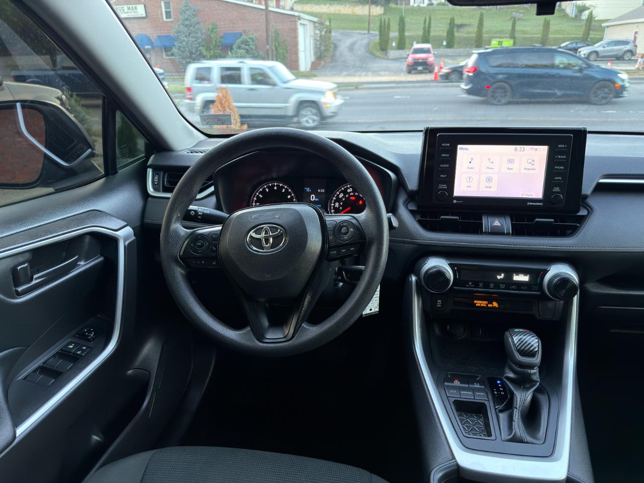 Toyota RAV4 LE FWD (Natl) 2020