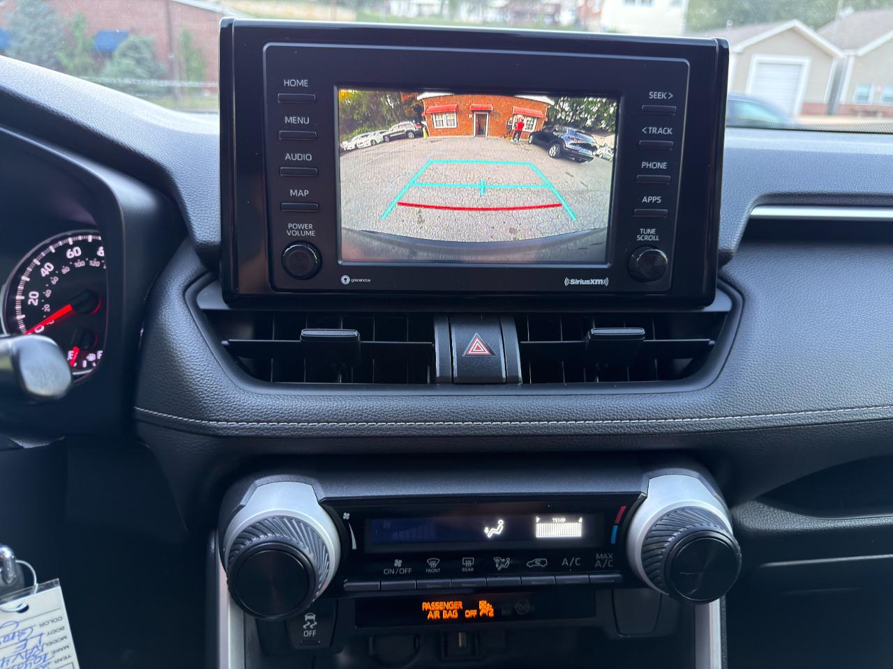 Toyota RAV4 LE FWD (Natl) 2020