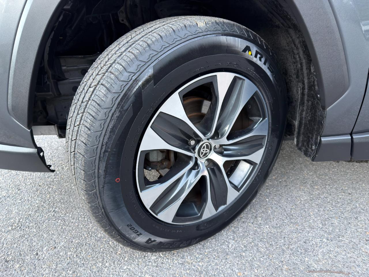 Toyota RAV4 LE FWD (Natl) 2020