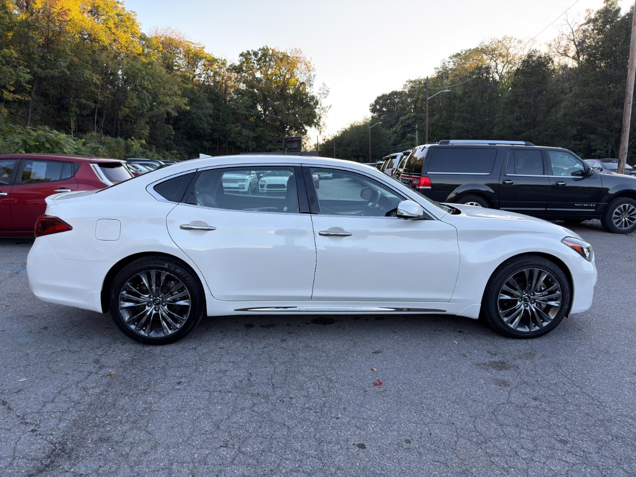 Infiniti Q70L 3.7 LUXE AWD 2019