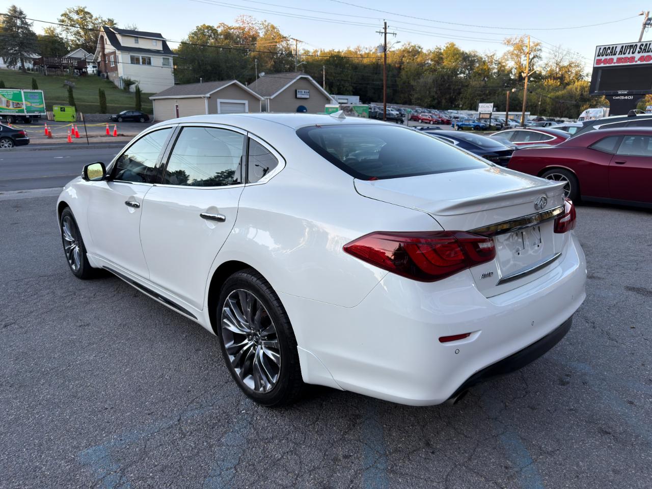 Infiniti Q70L 3.7 LUXE AWD 2019