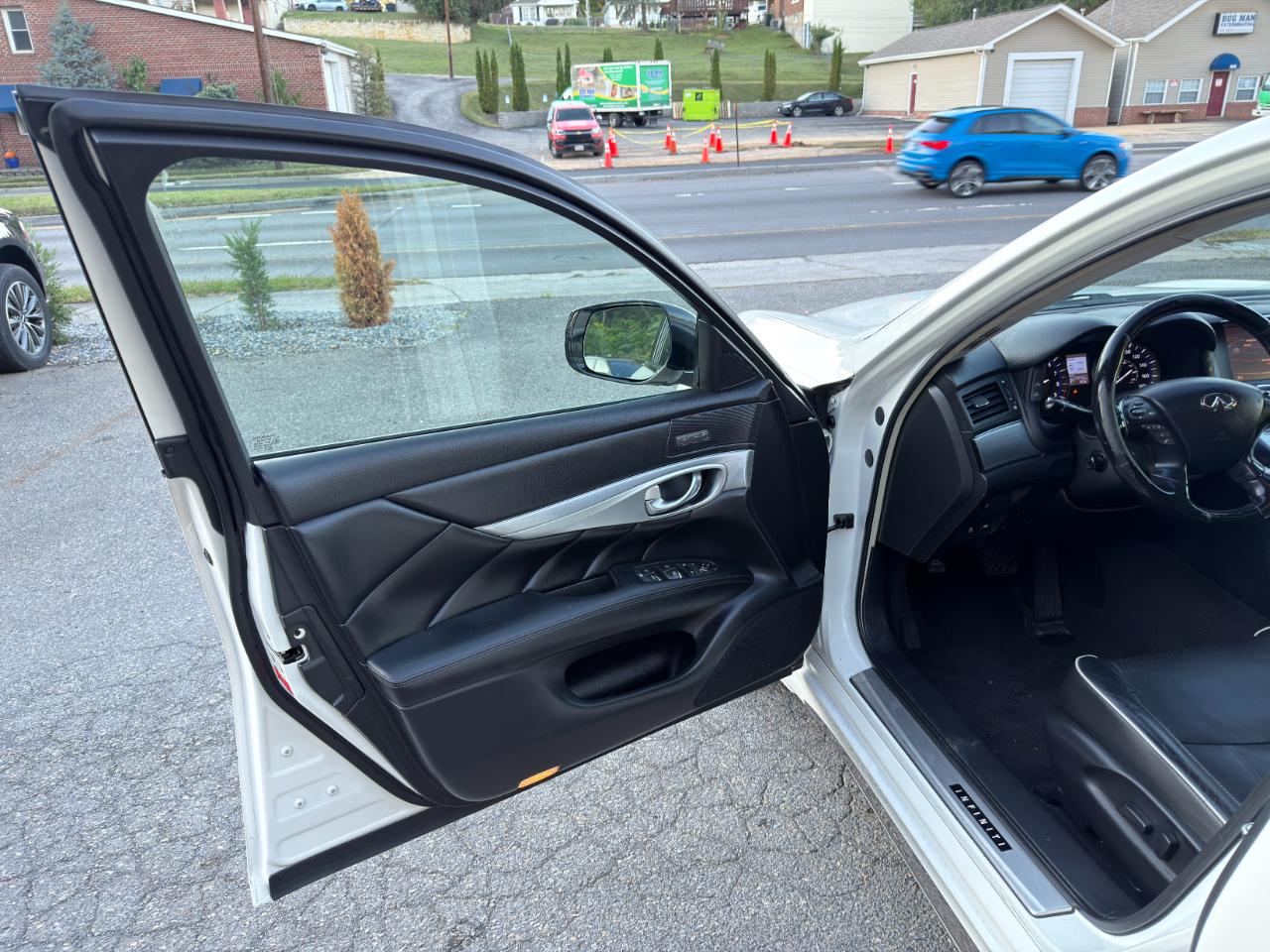 Infiniti Q70L 3.7 LUXE AWD 2019