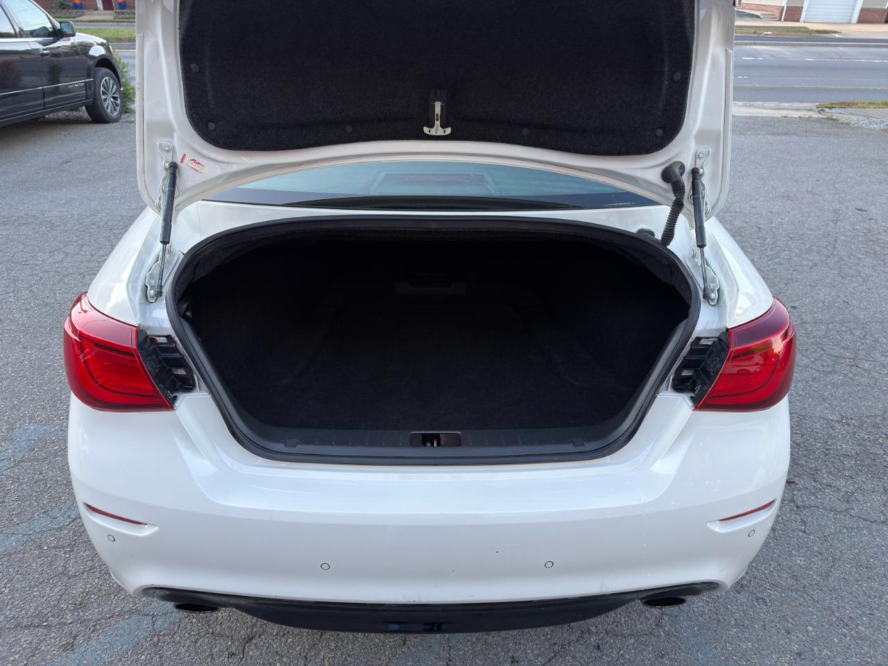Infiniti Q70L 3.7 LUXE AWD 2019