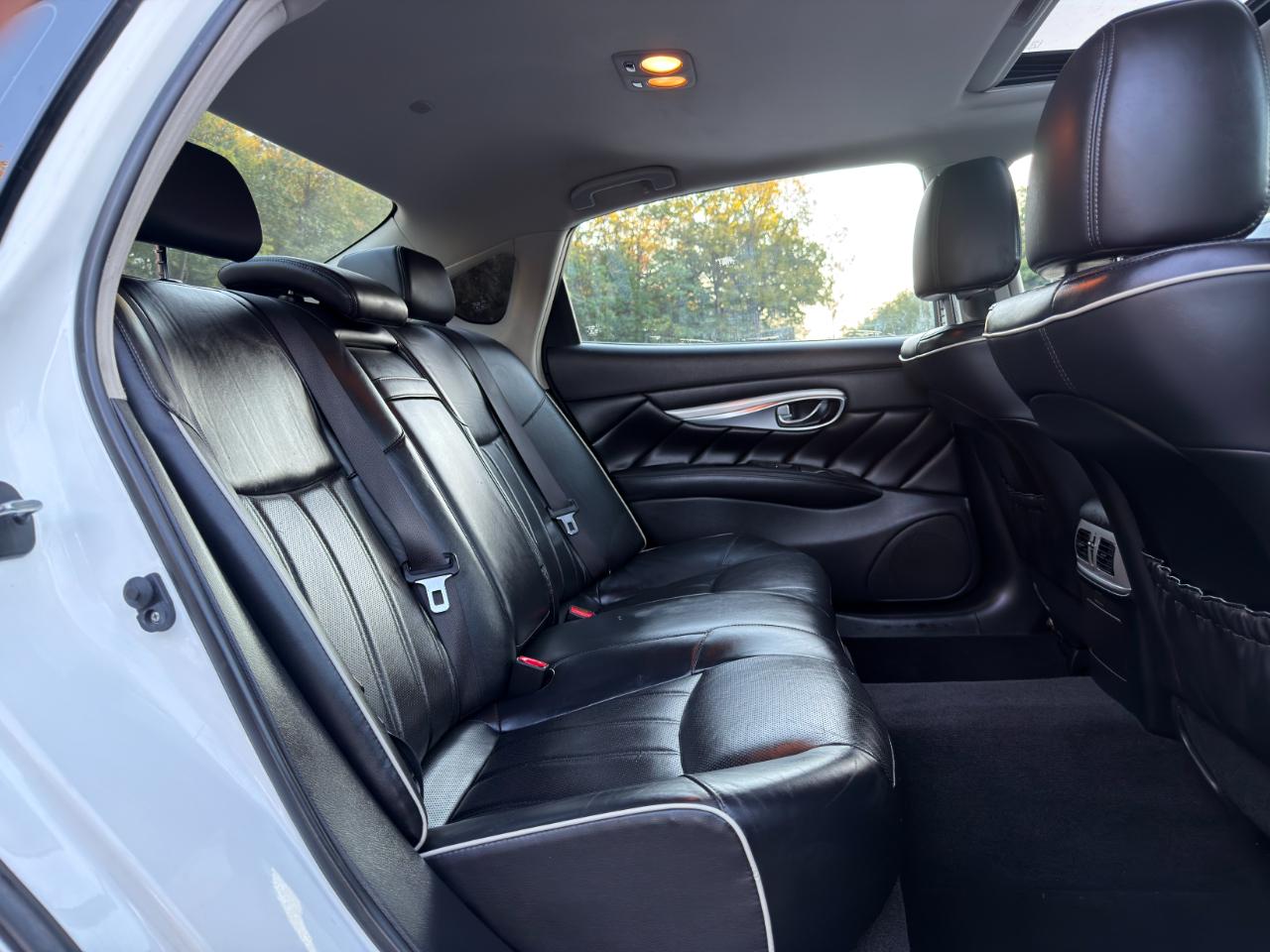 Infiniti Q70L 3.7 LUXE AWD 2019