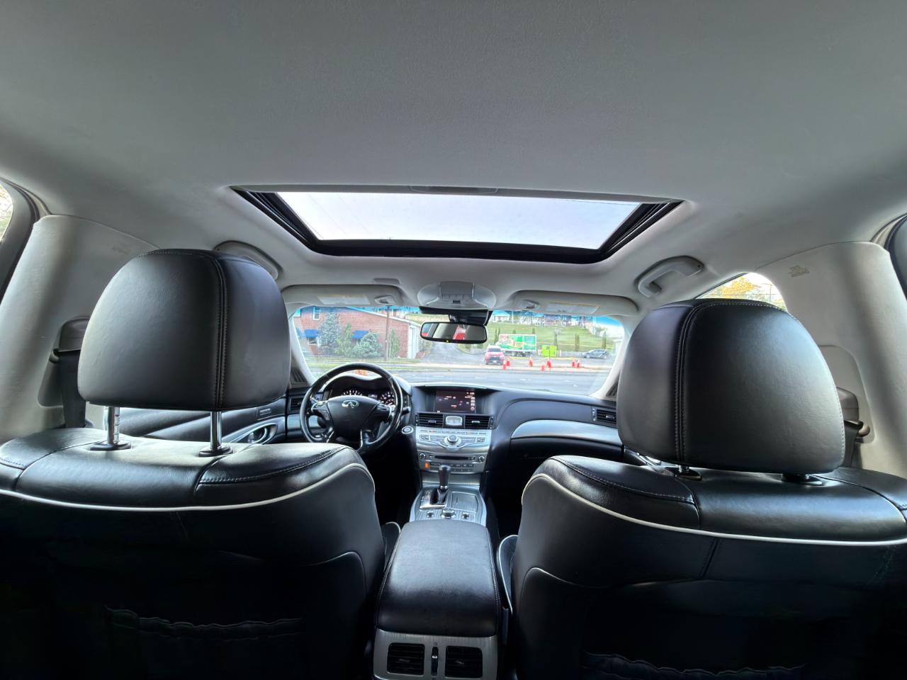Infiniti Q70L 3.7 LUXE AWD 2019