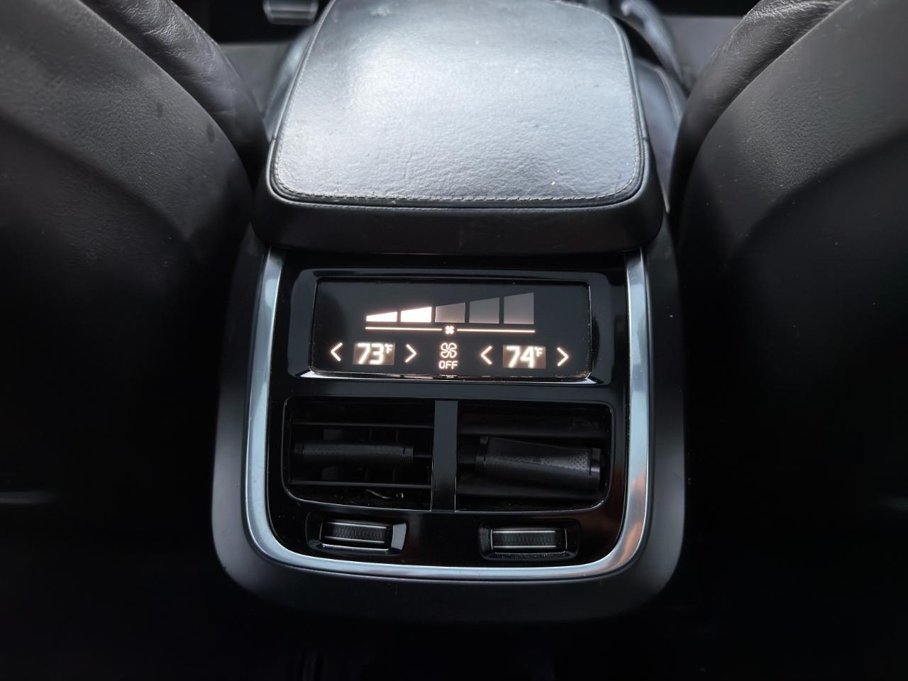 Volvo XC90 T6 AWD 7-Passenger R-Design 2017