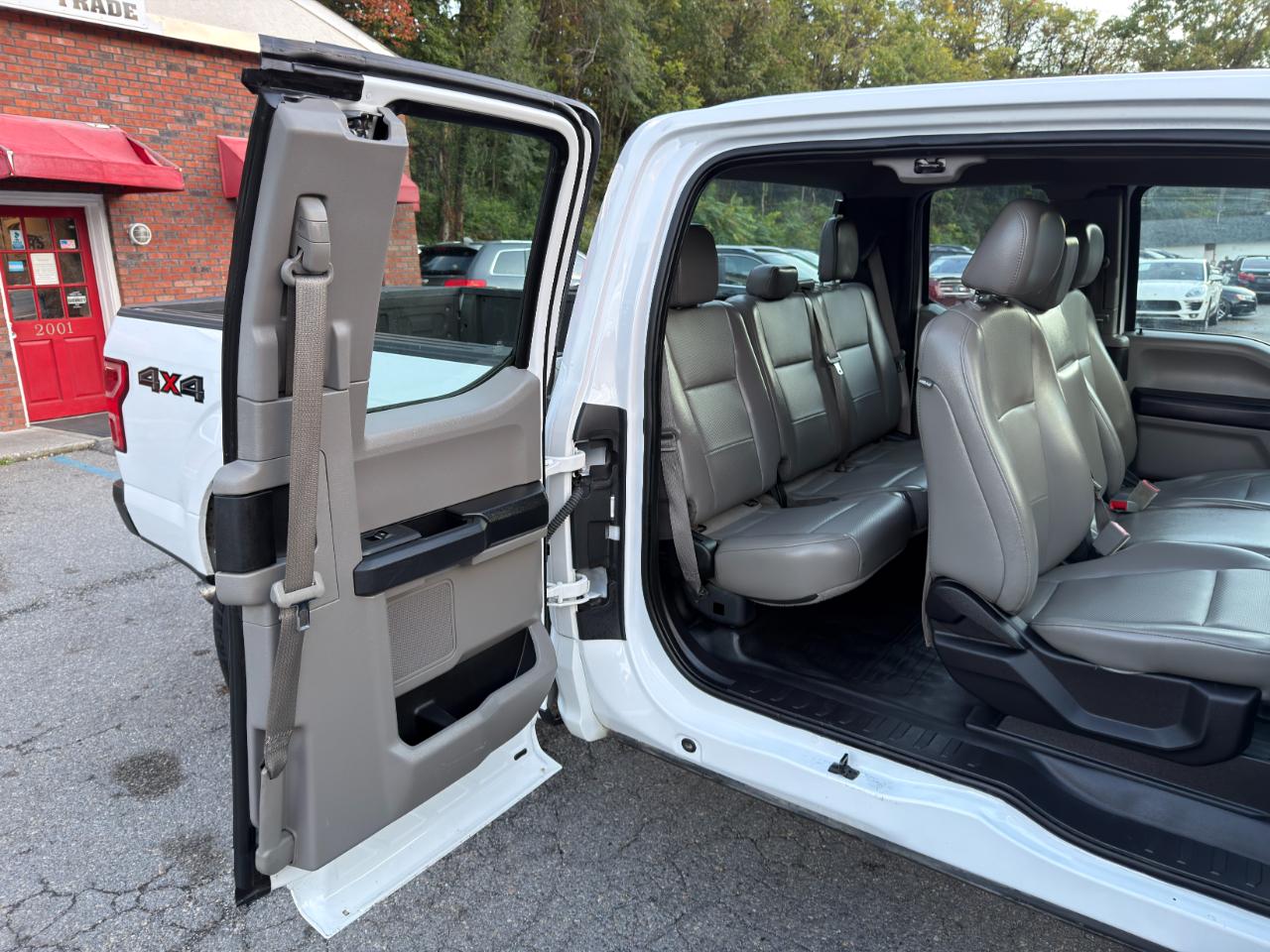 Ford F-150 Lariat 4WD SuperCab 8' Box 2018