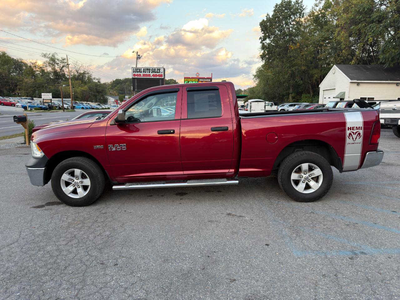 RAM 1500 4WD Quad Cab 140.5" ST 2015