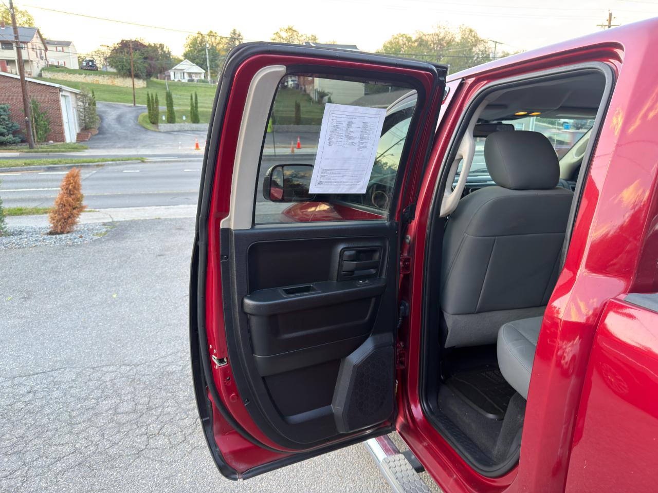 RAM 1500 4WD Quad Cab 140.5" ST 2015