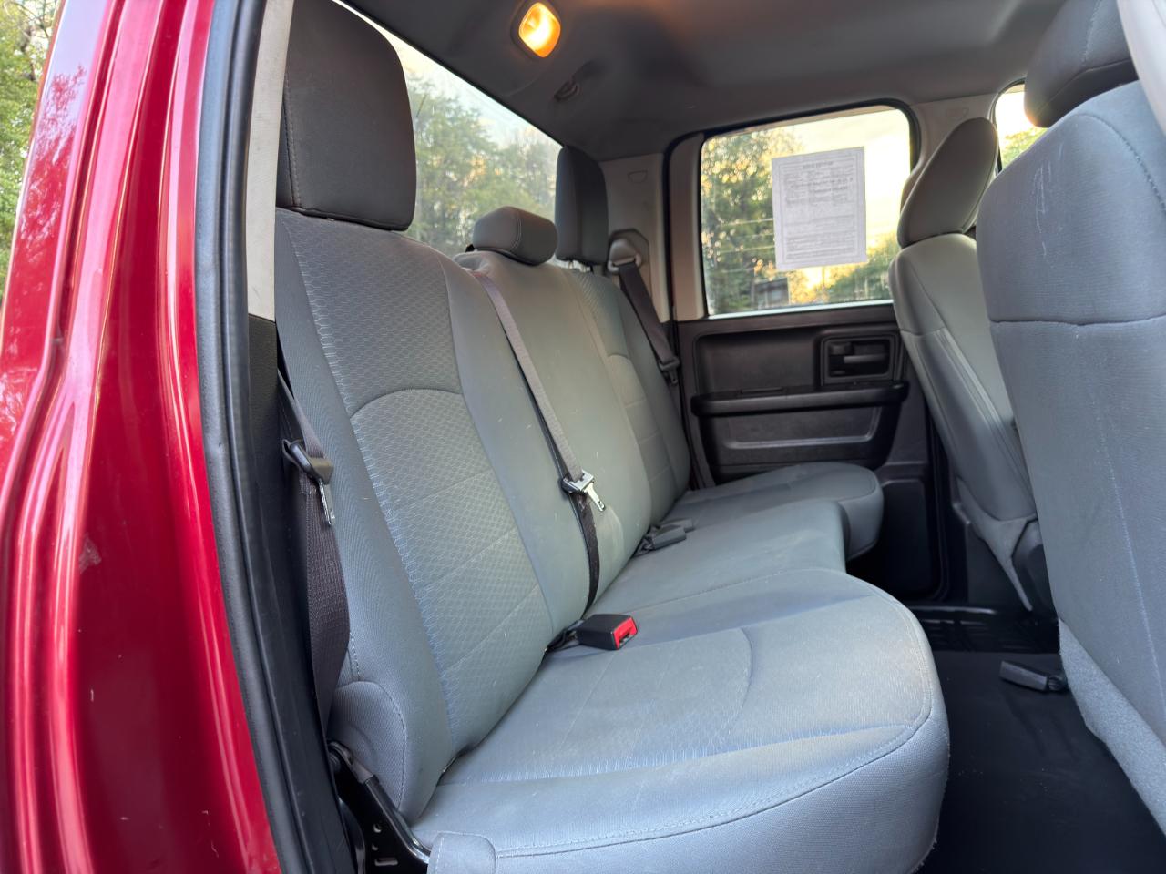 RAM 1500 4WD Quad Cab 140.5" ST 2015