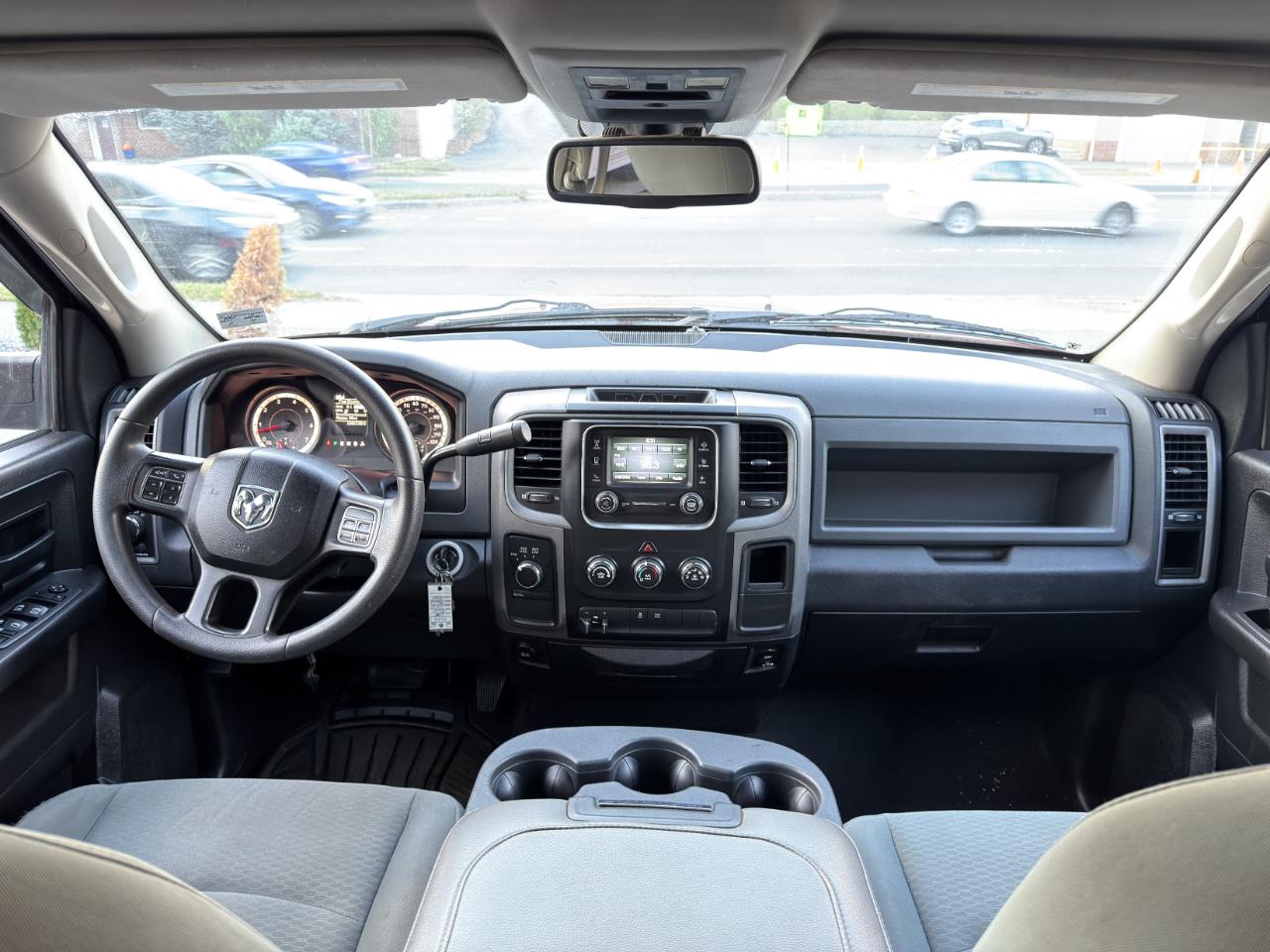 RAM 1500 4WD Quad Cab 140.5" ST 2015
