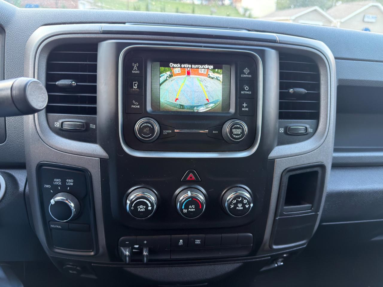 RAM 1500 4WD Quad Cab 140.5" ST 2015
