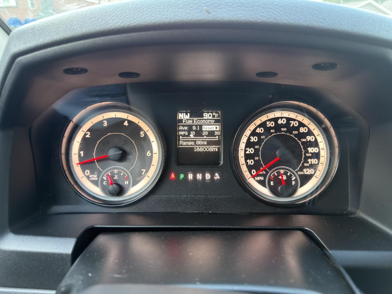 RAM 1500 4WD Quad Cab 140.5" ST 2015