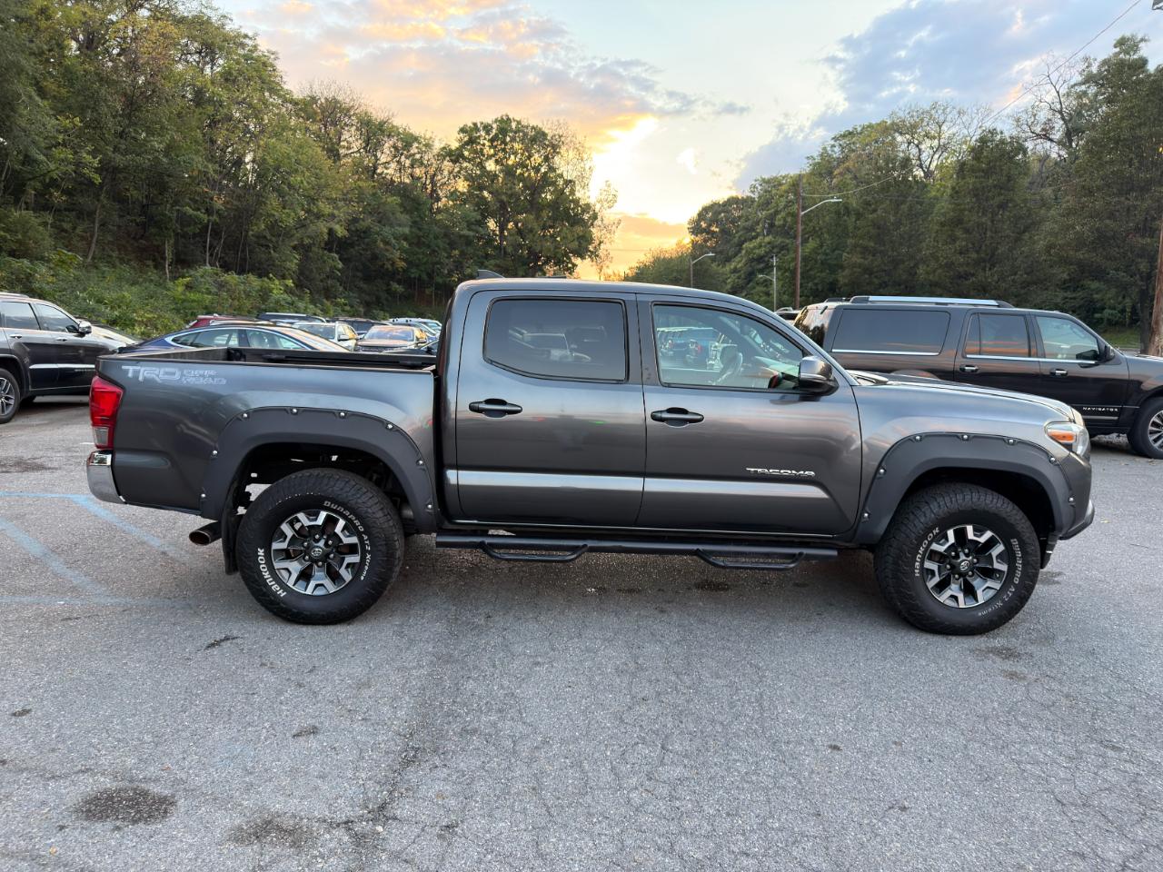 Toyota Tacoma TRD Off Road Double Cab 5' Bed V6 4x2 AT (Natl) 2017