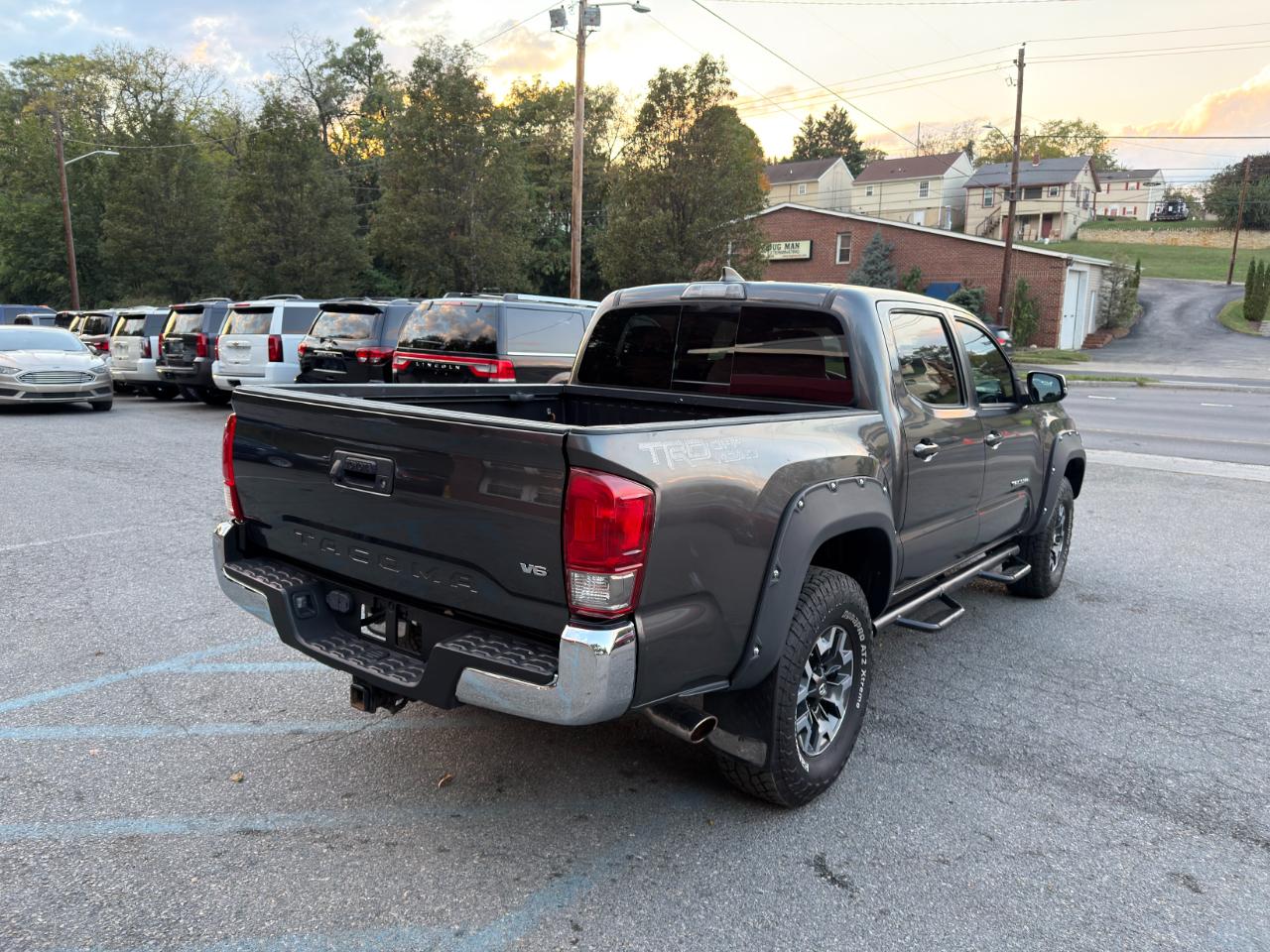 Toyota Tacoma TRD Off Road Double Cab 5' Bed V6 4x2 AT (Natl) 2017