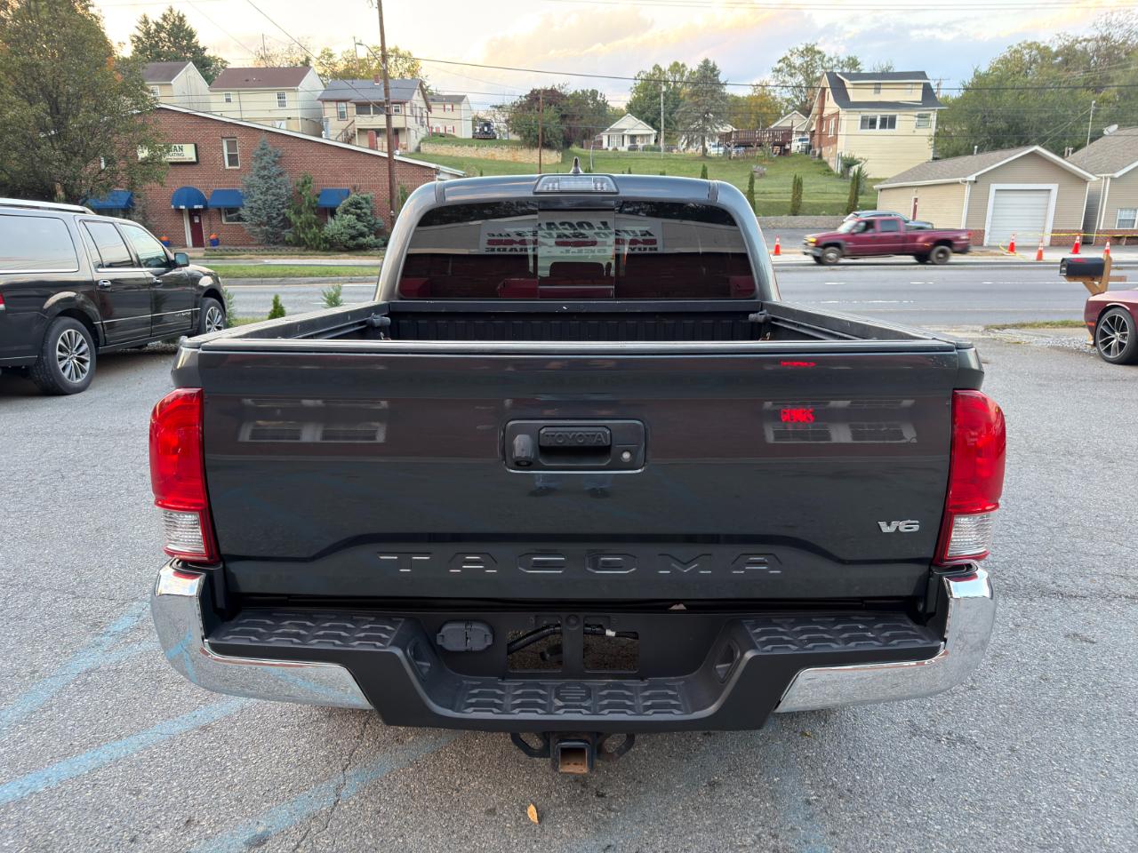 Toyota Tacoma TRD Off Road Double Cab 5' Bed V6 4x2 AT (Natl) 2017