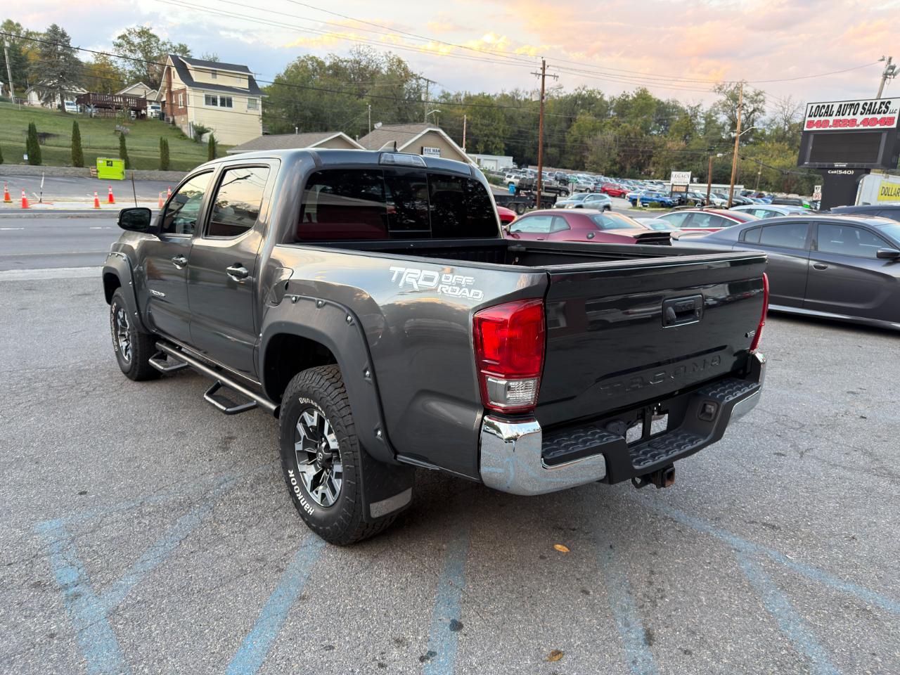 Toyota Tacoma TRD Off Road Double Cab 5' Bed V6 4x2 AT (Natl) 2017