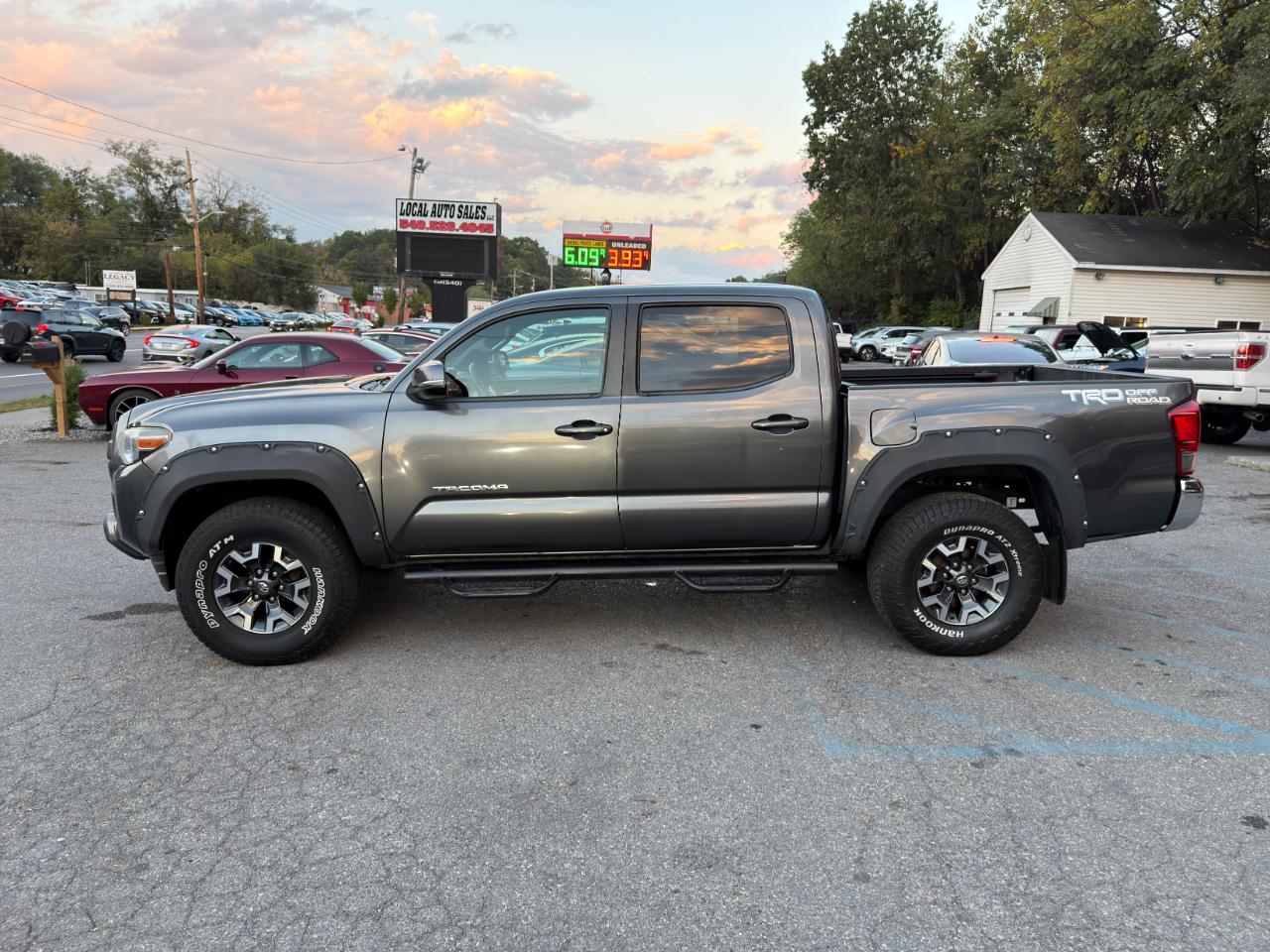 Toyota Tacoma TRD Off Road Double Cab 5' Bed V6 4x2 AT (Natl) 2017