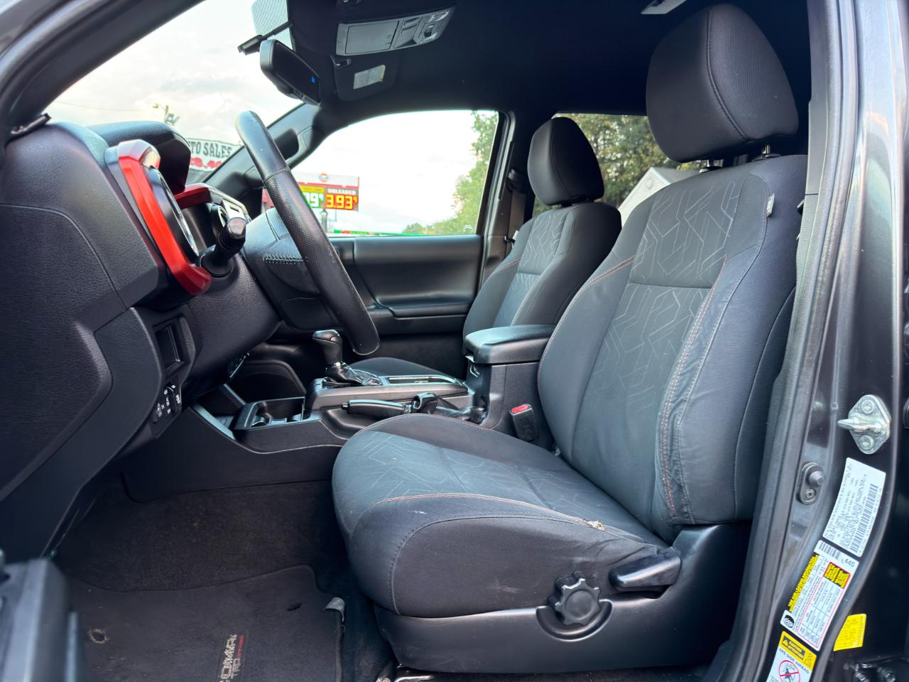 Toyota Tacoma TRD Off Road Double Cab 5' Bed V6 4x2 AT (Natl) 2017
