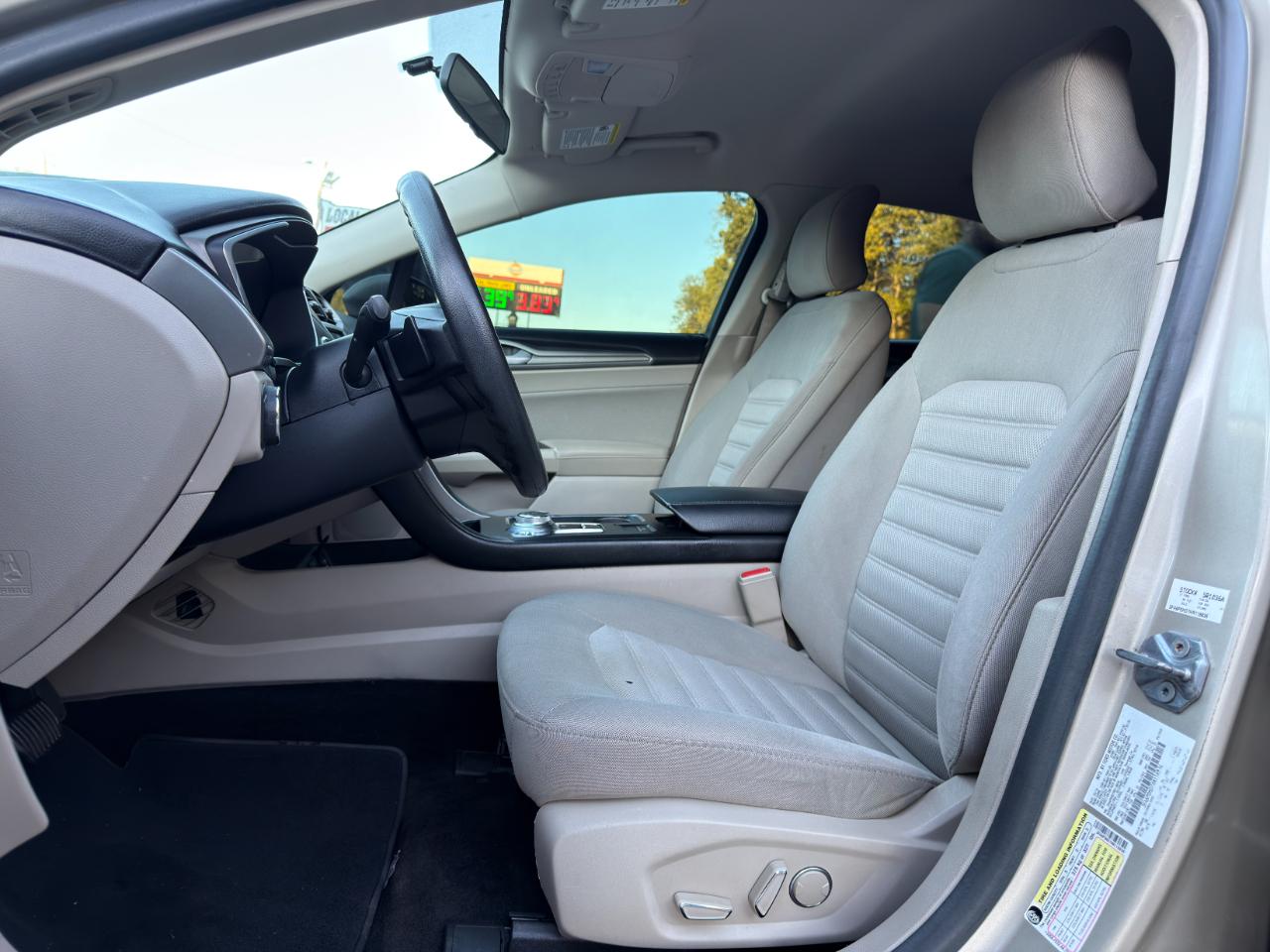 Ford Fusion SE FWD 2017