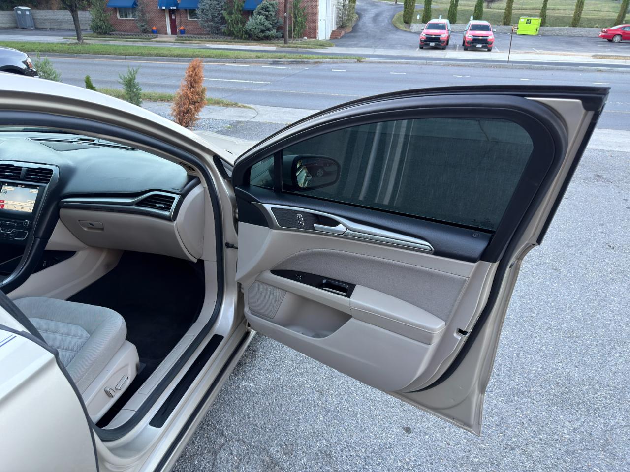 Ford Fusion SE FWD 2017