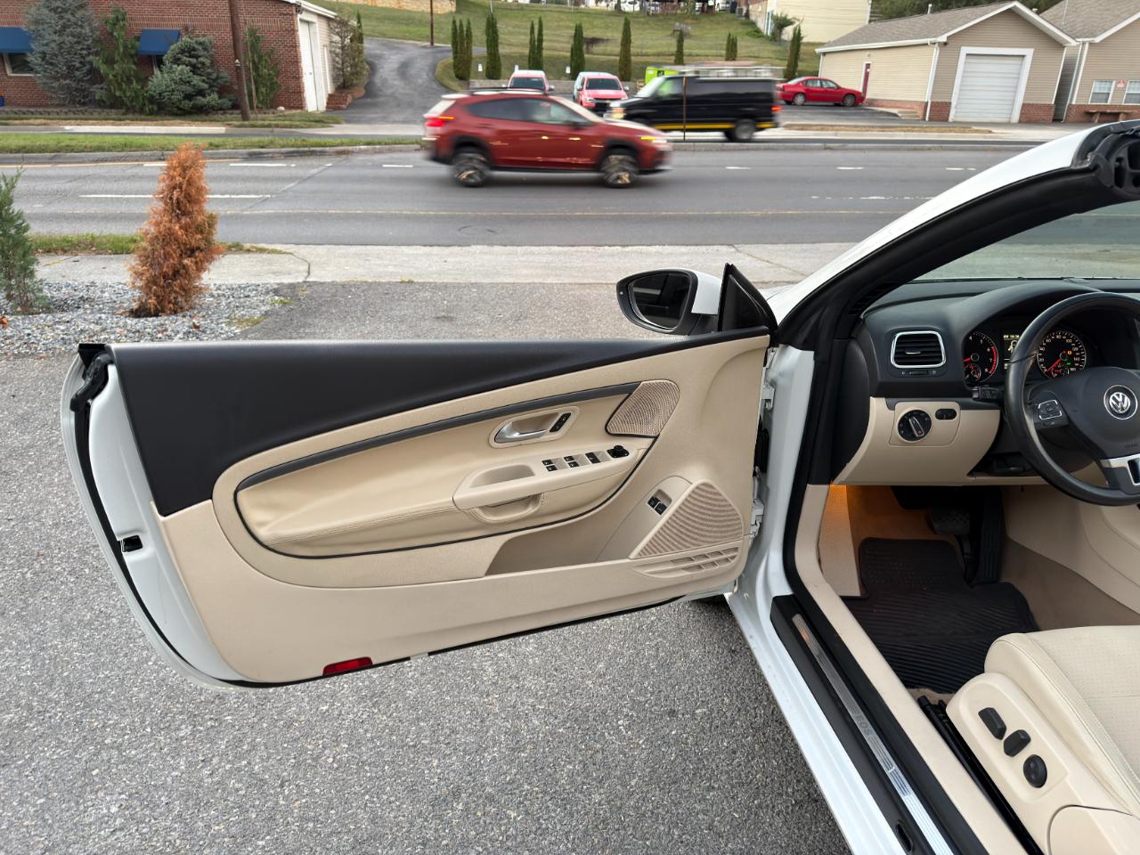 Volkswagen Eos 2dr Conv DSG Komfort 2010