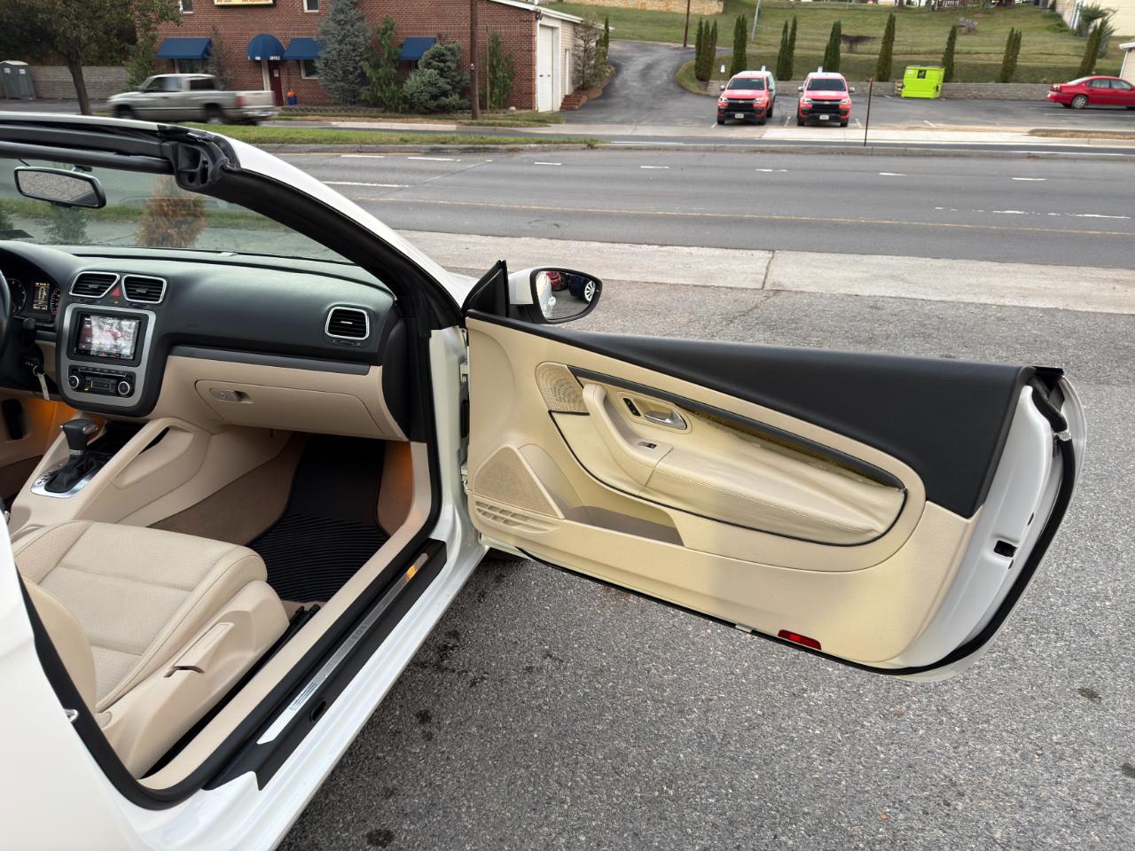 Volkswagen Eos 2dr Conv DSG Komfort 2010