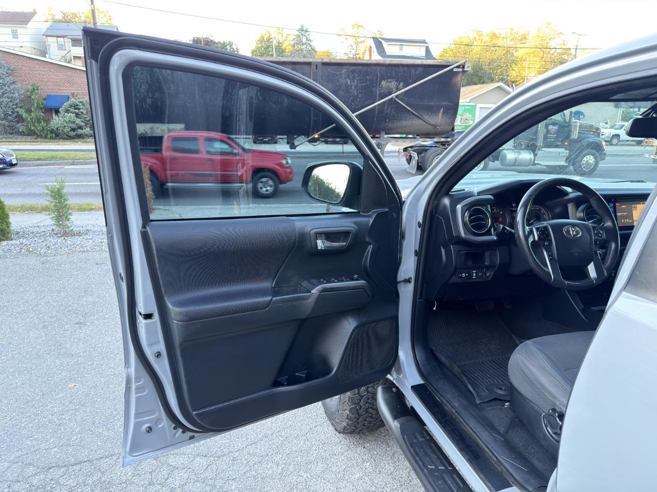 Toyota Tacoma 4WD TRD Off Road Double Cab 5' Bed V6 MT (Natl) 2019