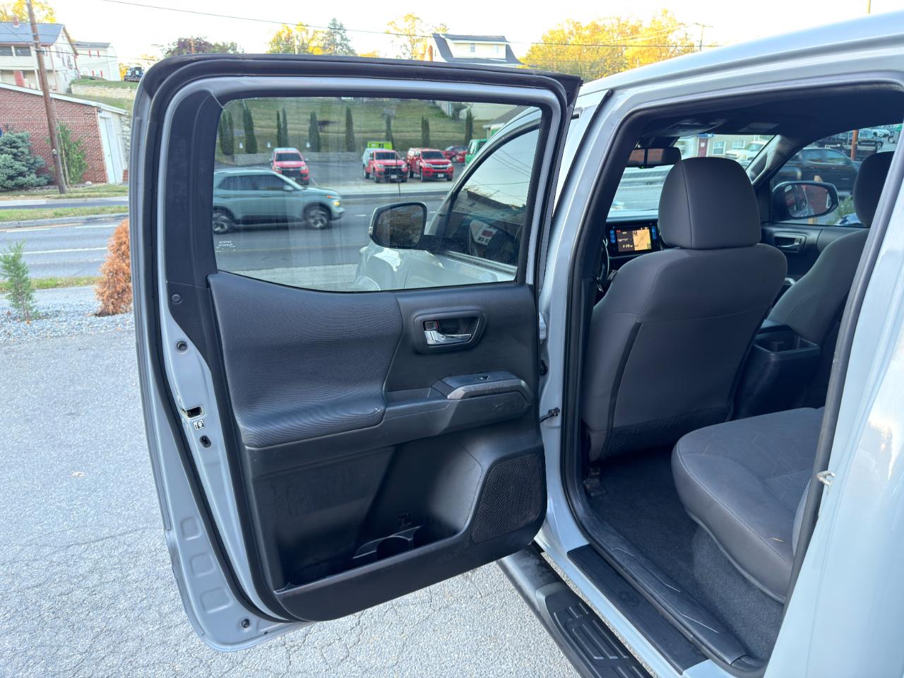 Toyota Tacoma 4WD TRD Off Road Double Cab 5' Bed V6 MT (Natl) 2019