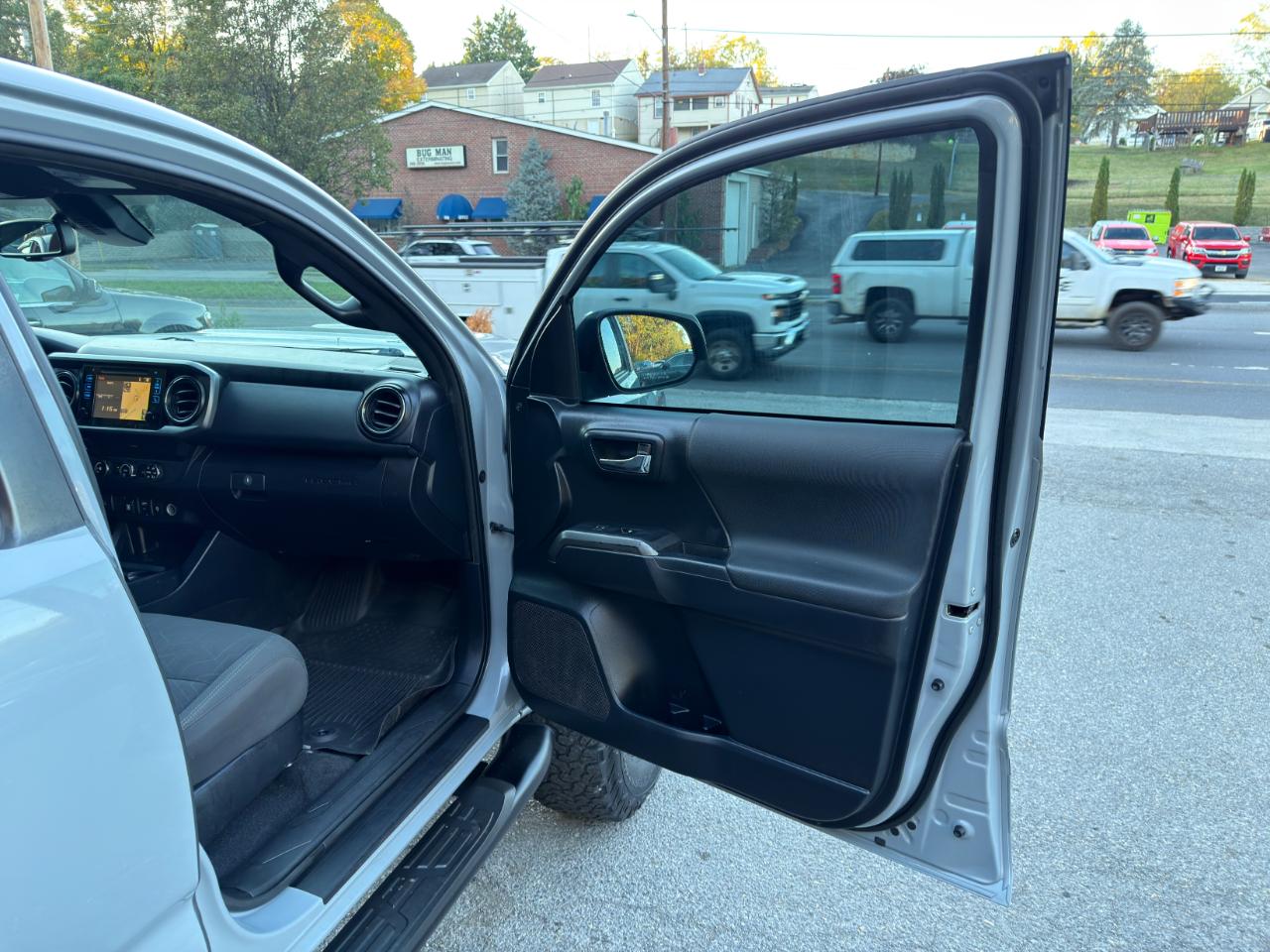 Toyota Tacoma 4WD TRD Off Road Double Cab 5' Bed V6 MT (Natl) 2019