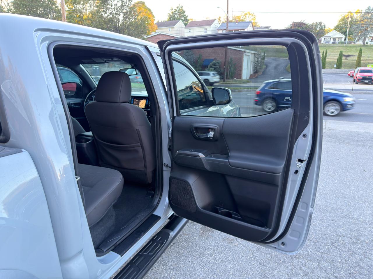 Toyota Tacoma 4WD TRD Off Road Double Cab 5' Bed V6 MT (Natl) 2019