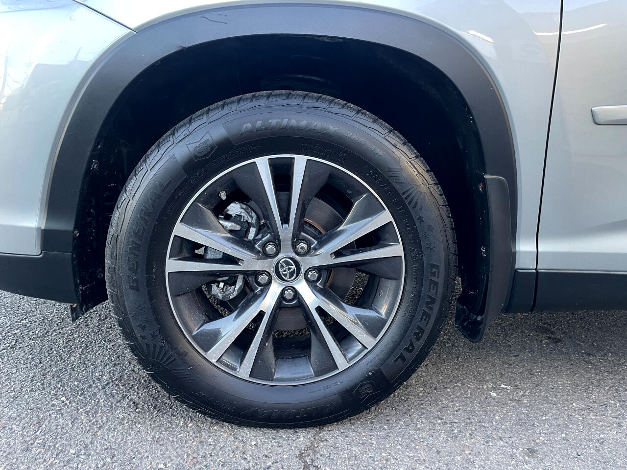 Toyota Highlander LE Plus AWD V6 2019
