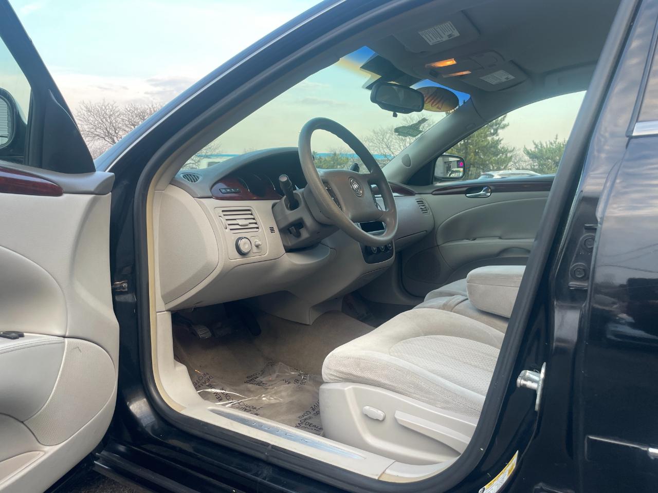 Buick Lucerne CX 2006