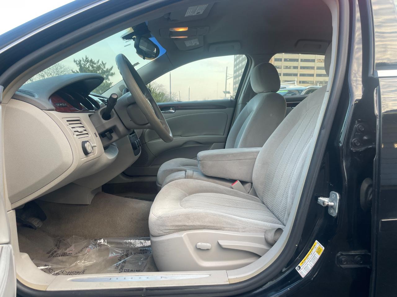 Buick Lucerne CX 2006