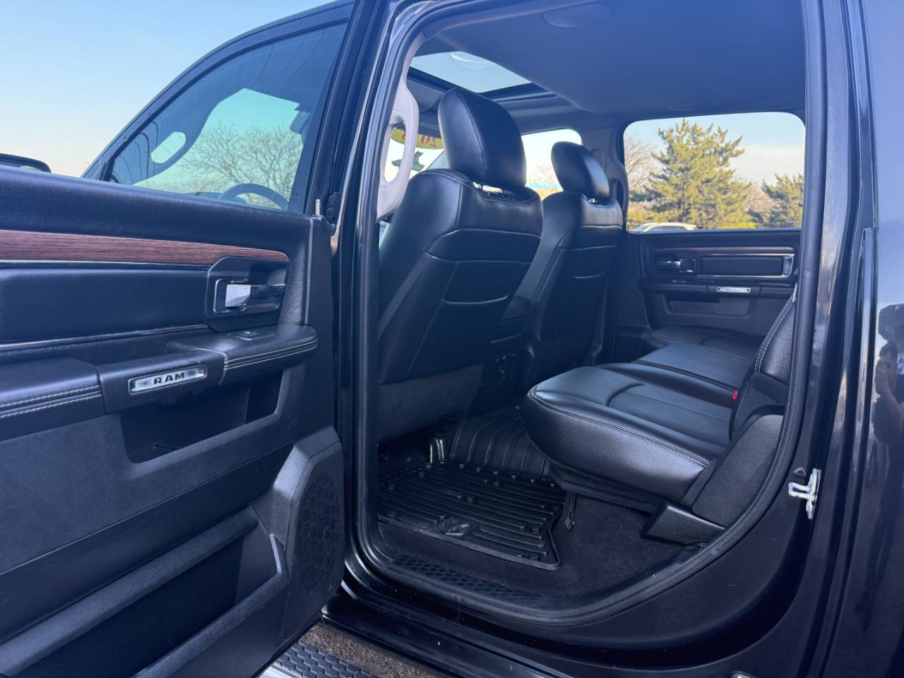 RAM 1500 Laramie Crew Cab SWB 4WD 2018