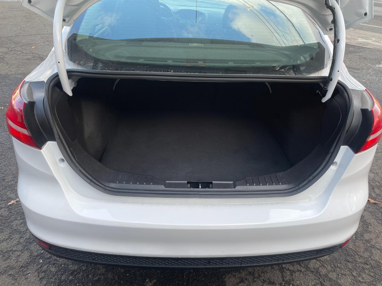 Ford Focus S Sedan 2016