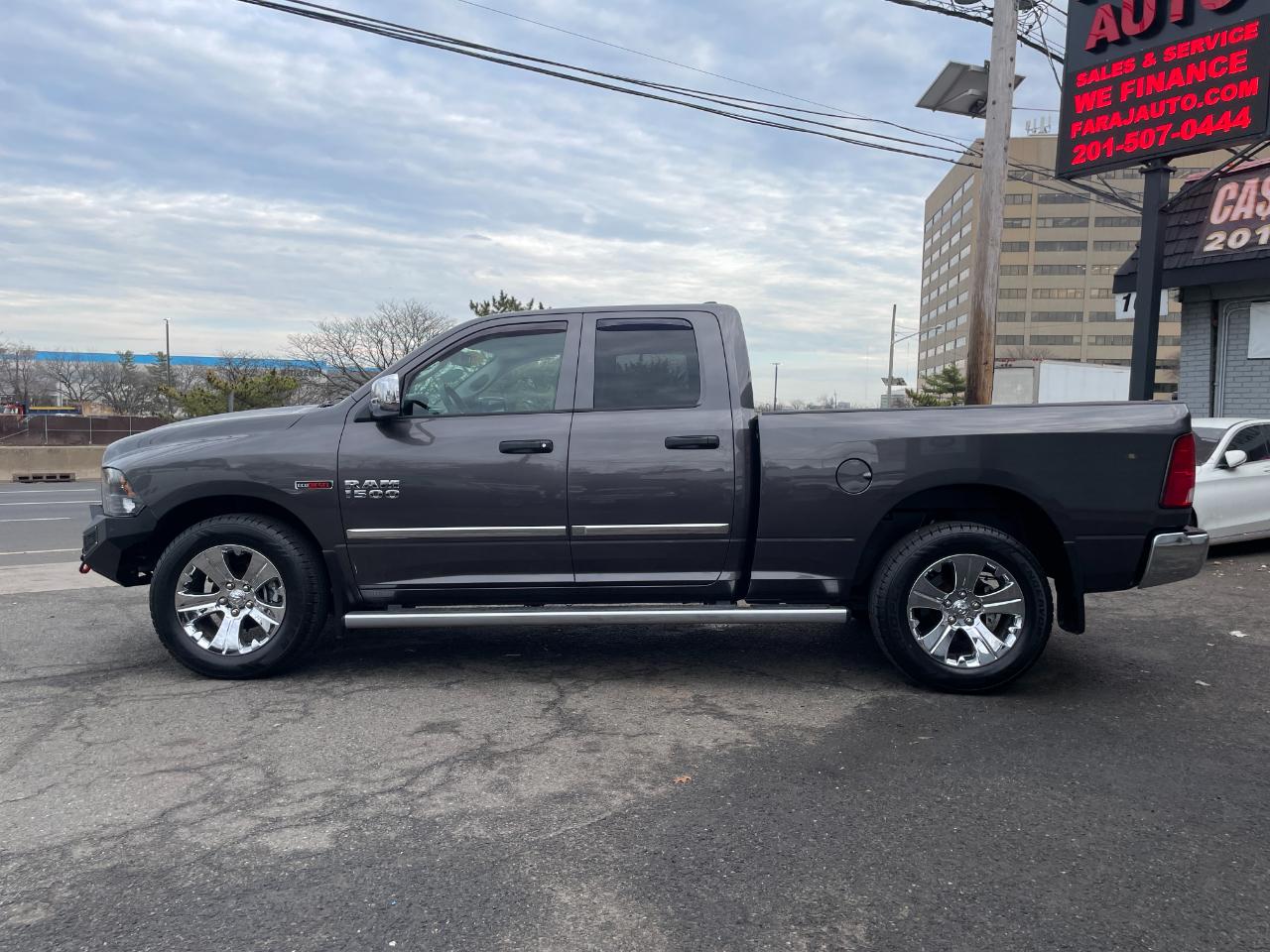 RAM 1500 Tradesman Quad Cab 4WD 2015
