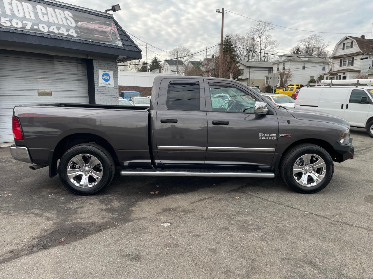 RAM 1500 Tradesman Quad Cab 4WD 2015