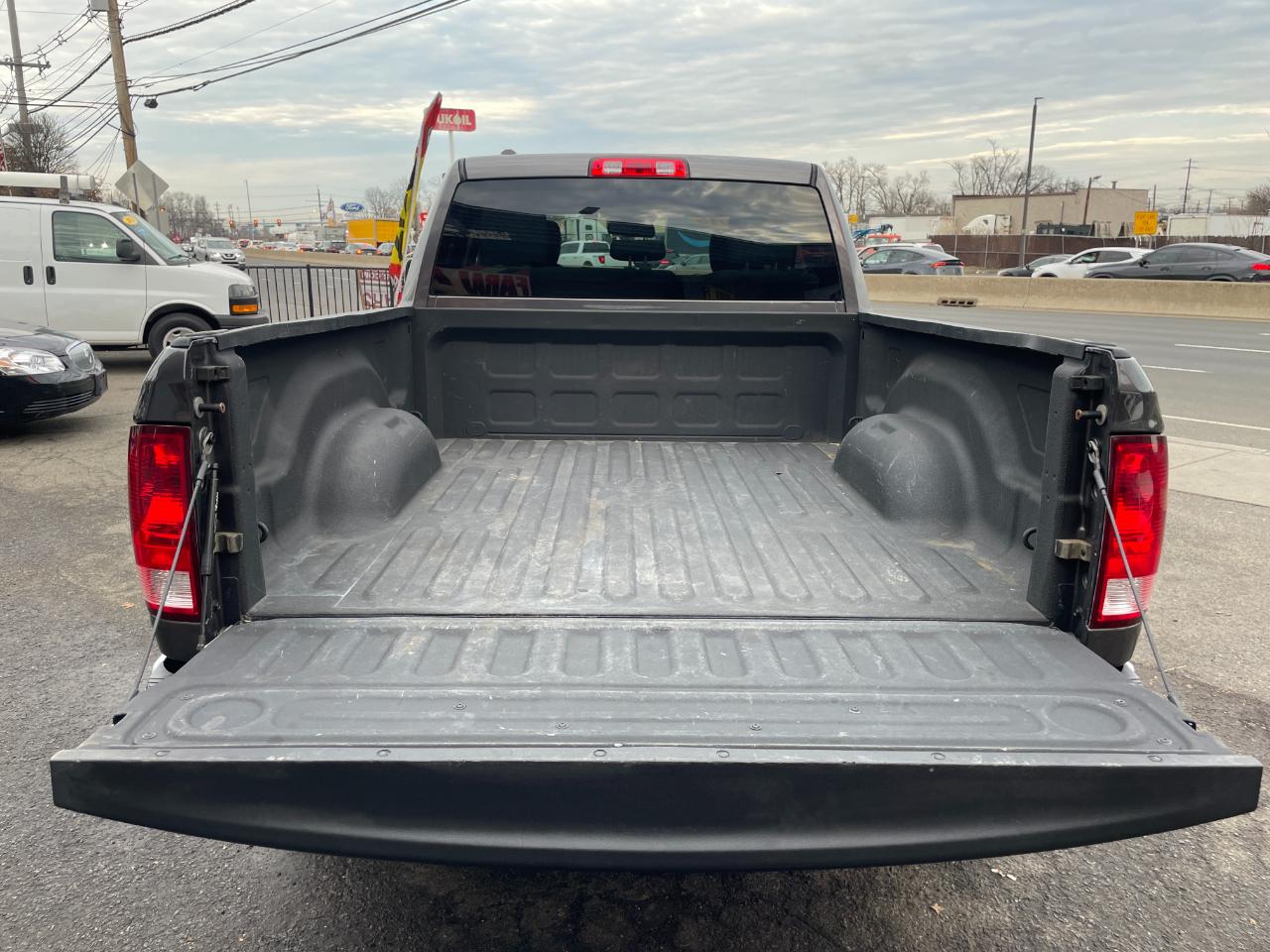 RAM 1500 Tradesman Quad Cab 4WD 2015