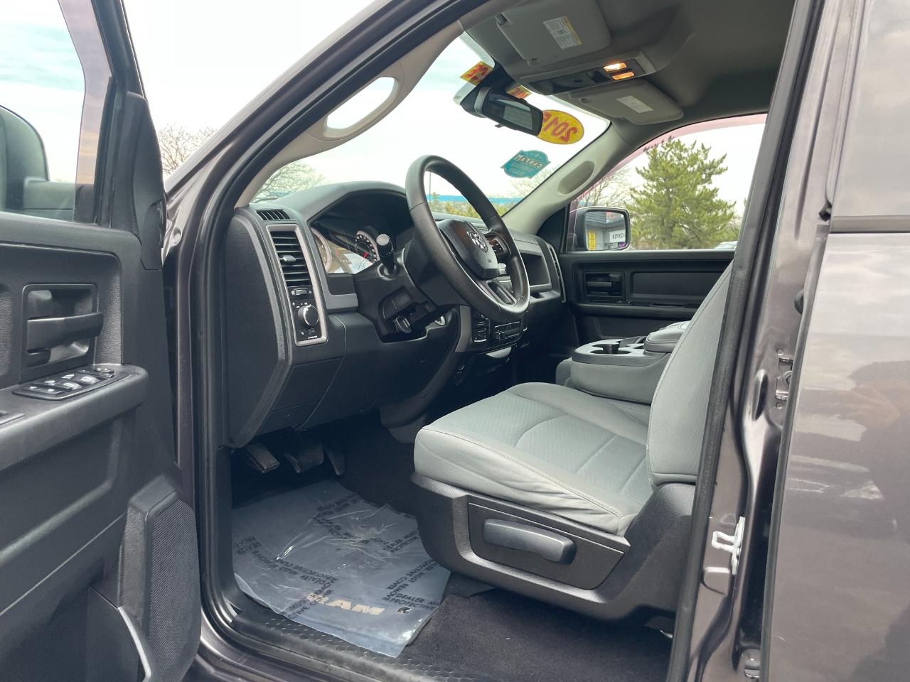 RAM 1500 Tradesman Quad Cab 4WD 2015