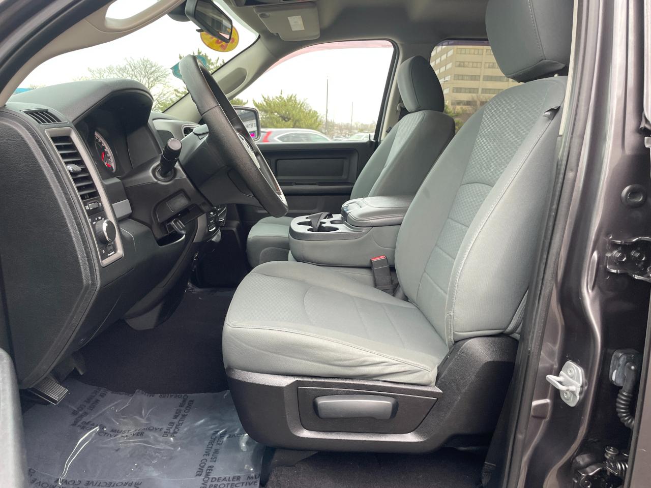 RAM 1500 Tradesman Quad Cab 4WD 2015