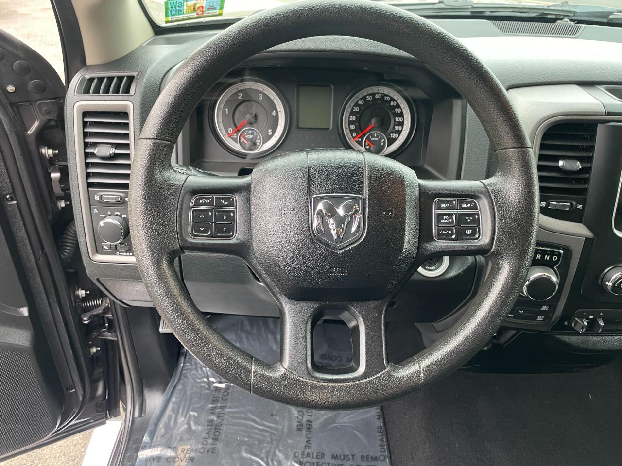 RAM 1500 Tradesman Quad Cab 4WD 2015