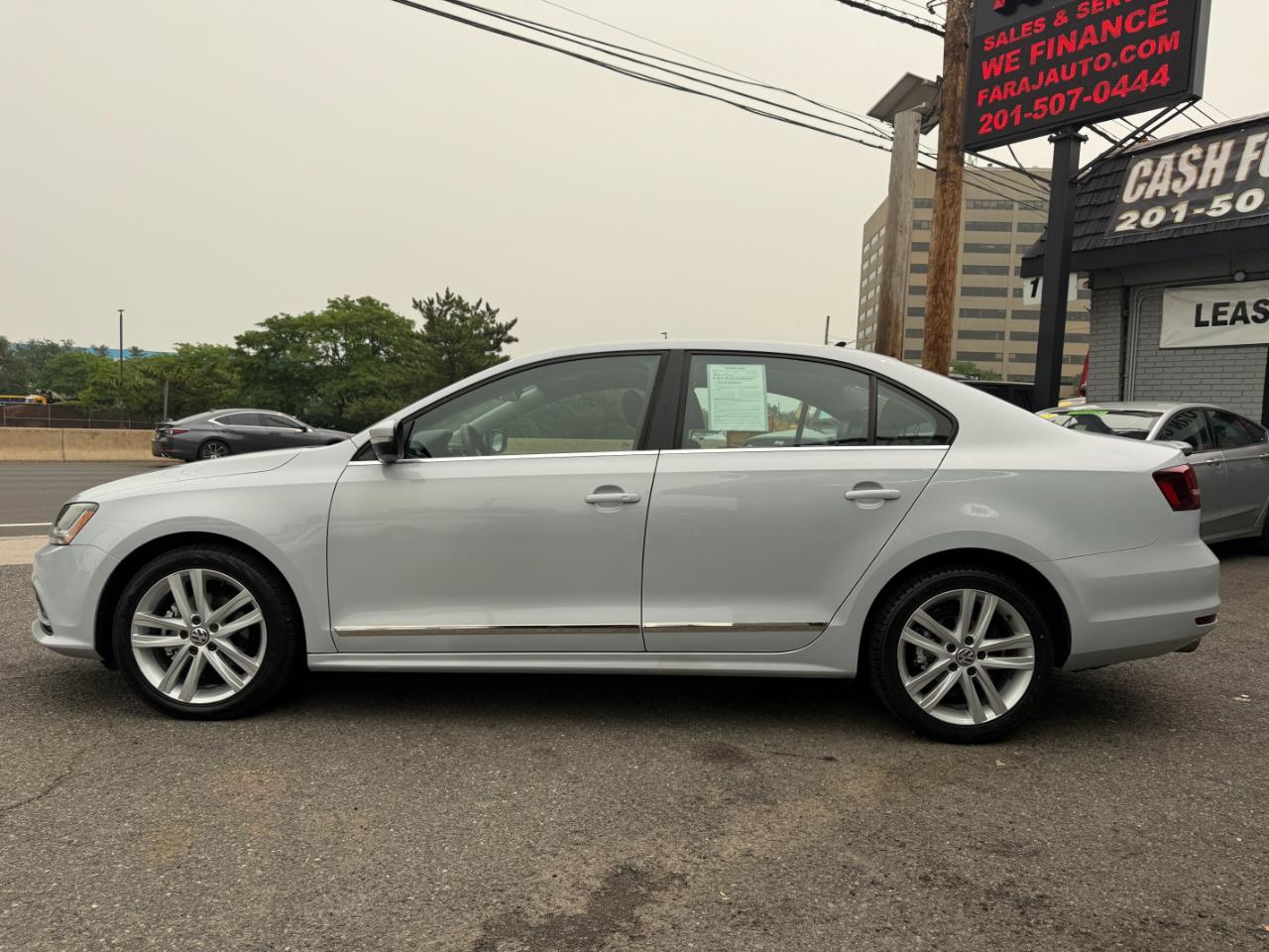 Volkswagen Jetta 1.8T SEL 6A 2017